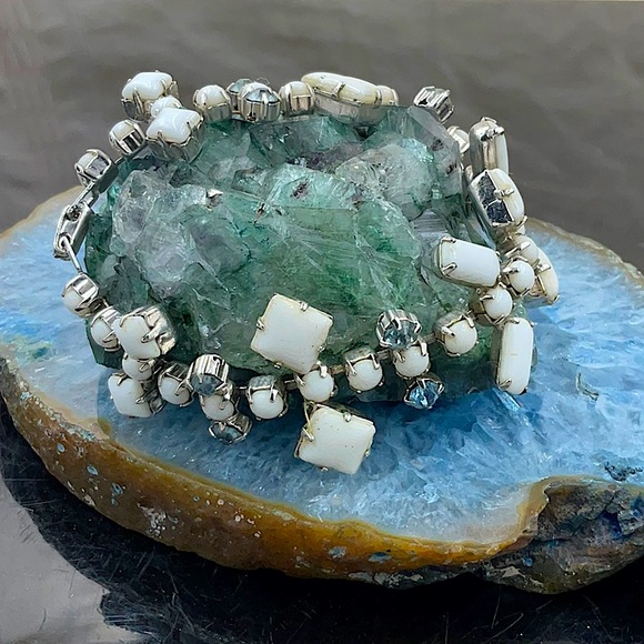 Vtg, (1940-1950) Pure Whitt Milk Glass Bracelet With Blue Glass Rhinestones - Picture 8 of 9